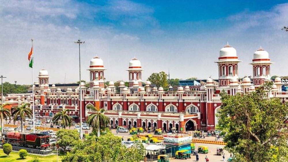 Rishikesh to Lucknow Taxi Service