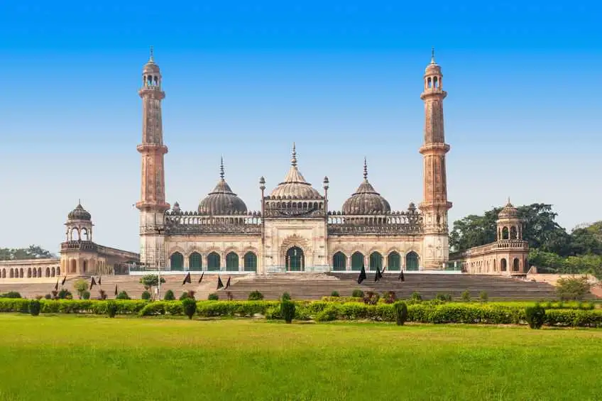 Rishikesh to Lucknow Taxi Service